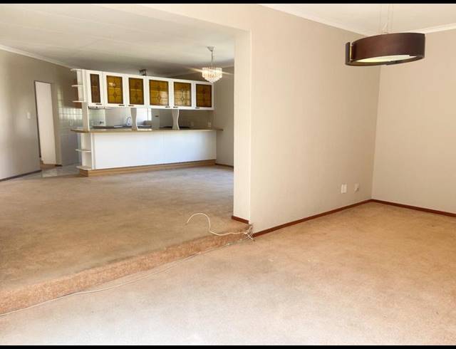 3 BEDROOM TOWNHOUSE FOR SALE IN HELDERKRUIN